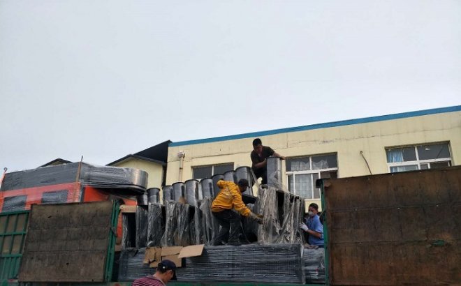 除尘设备发货装车中